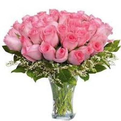 粉红色的玫瑰花瓶里的100花