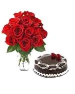 12 Red Roses in Vase N 500 Gm Black Forest Cake