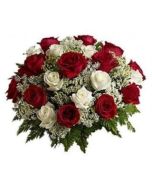 15 white roses 15 red roses