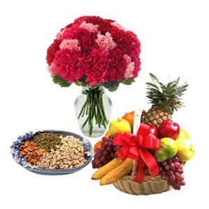 24红色的，粉红色的康乃馨花瓶里有500克的混合Dryfruits N2公斤，水果篮