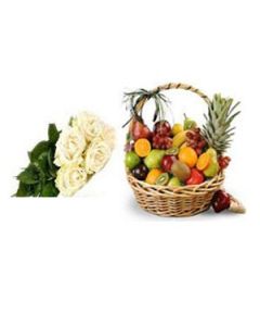 12 Rose Bianche Bouquet Da 1 Kg Con Un Cesto Di Frutta