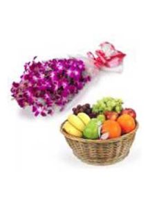 Orchidées violettes 12 Стэм avec 1 kg de panier de fruits 