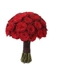 Un mucchio di fioritura di rose rosse 2 bouquet di rose rosse