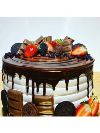 Fresh cake  - Fresh Flowers Dubai