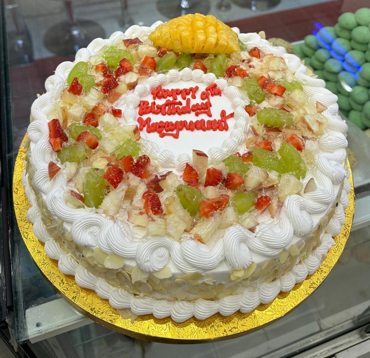 Fresh careem cake with fresh pineapple