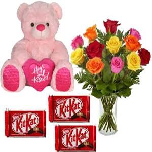 La combinaison de roses dans un vase de couleur 24-6-pouces peluche et 24 Nestlé Keith Cat bars