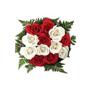 گل رز قرمز و سفید دسته گل